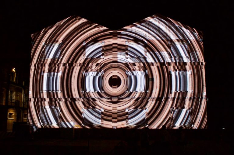 ART & SCIENCE IN A VIDEO MAPPING - Drawlight